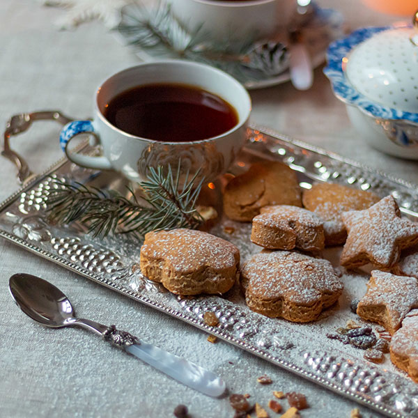 Как приготовить новогоднее печенье: 10 лучших рецептов и инструкция по украшению - Лайфхакер